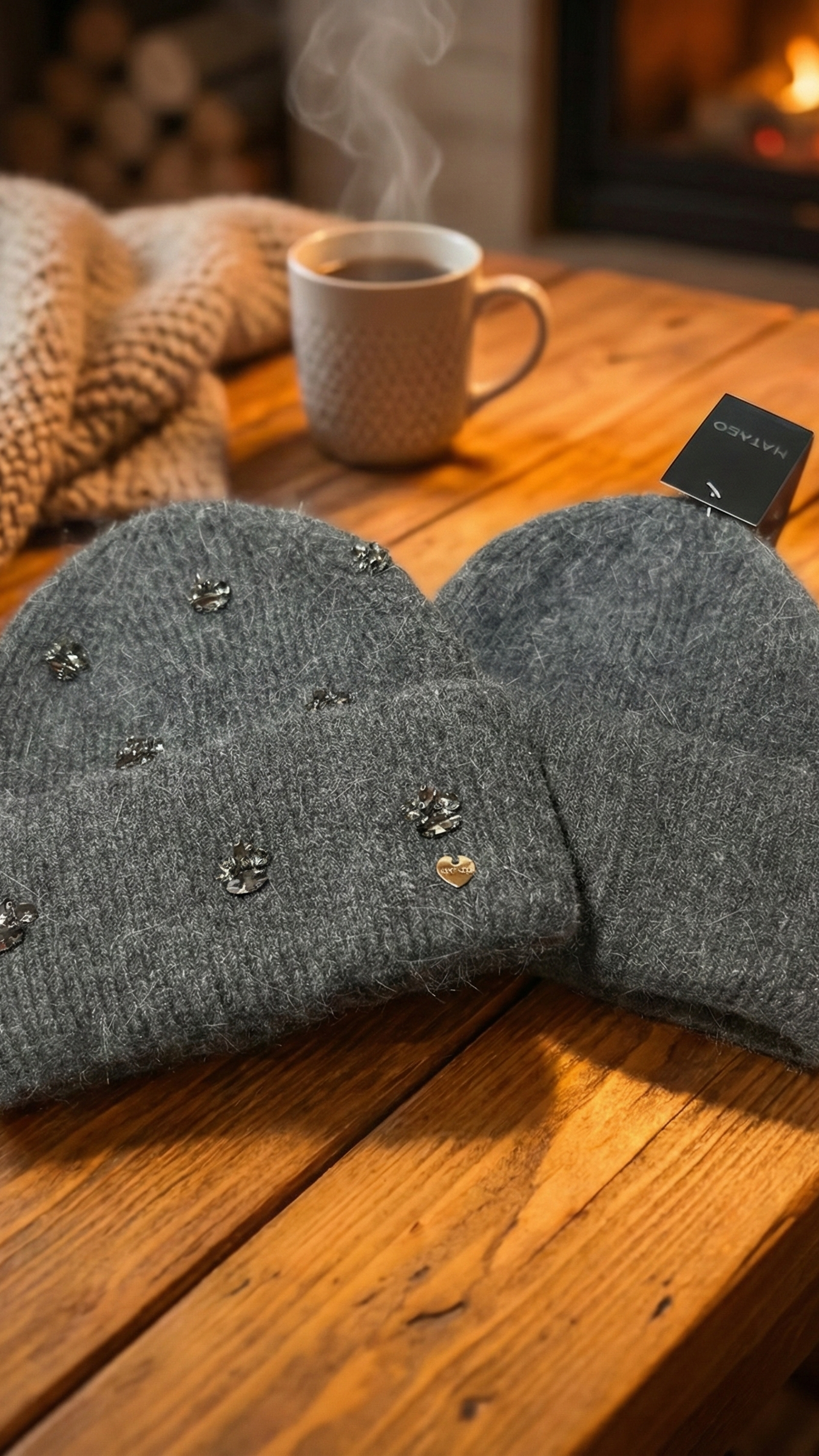 Beanie "Winter Light" – Morbidezza e Punti Luce