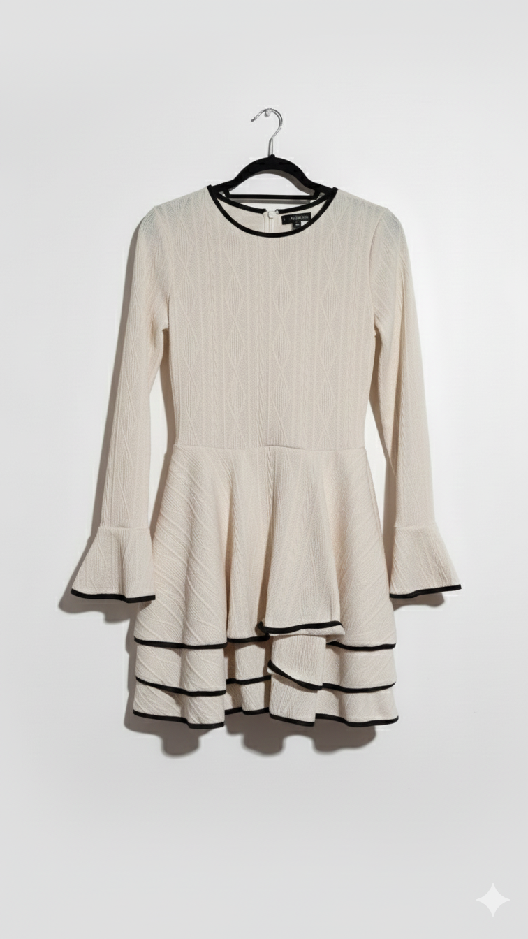 Abito Mini in Tessuto Strutturato con Balze e Profili a Contrasto