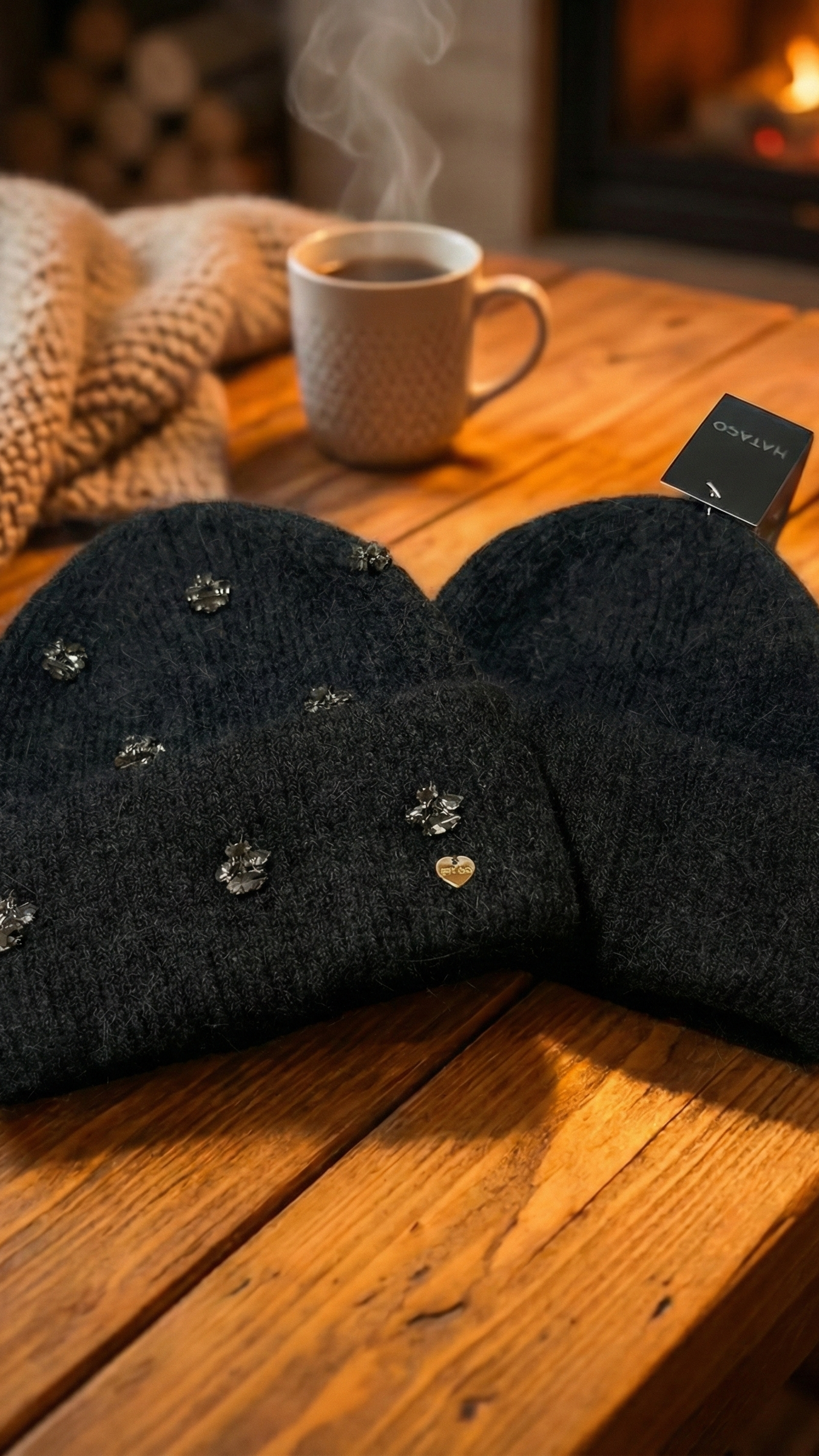 Beanie "Winter Light" – Morbidezza e Punti Luce