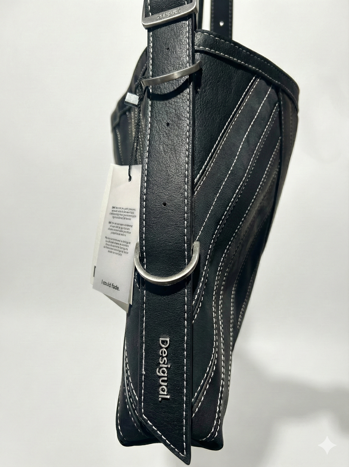 Borsa a Spalla Desigual – Effetto Pelle con Impunture a Contrasto